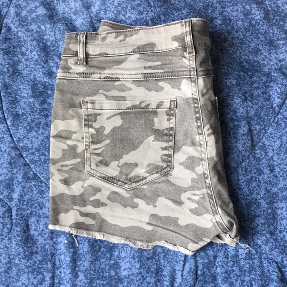 Booty shorts - Picture 2 of 2